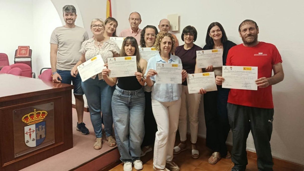 Socovos transforma sus calles y da empleo a ocho vecinos gracias a un taller de formación autonómico