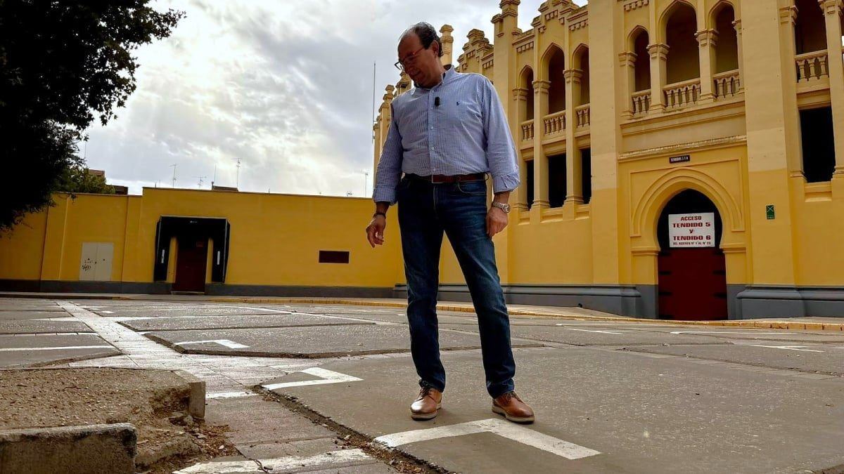 El PSOE acusa a Serrano de llegar a la Feria con la Plaza de Toros en el abandono y sin cumplir su programa electoral