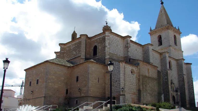 La Roda sacrifica fondos para cámaras y salva la cubierta de su iglesia más emblemática