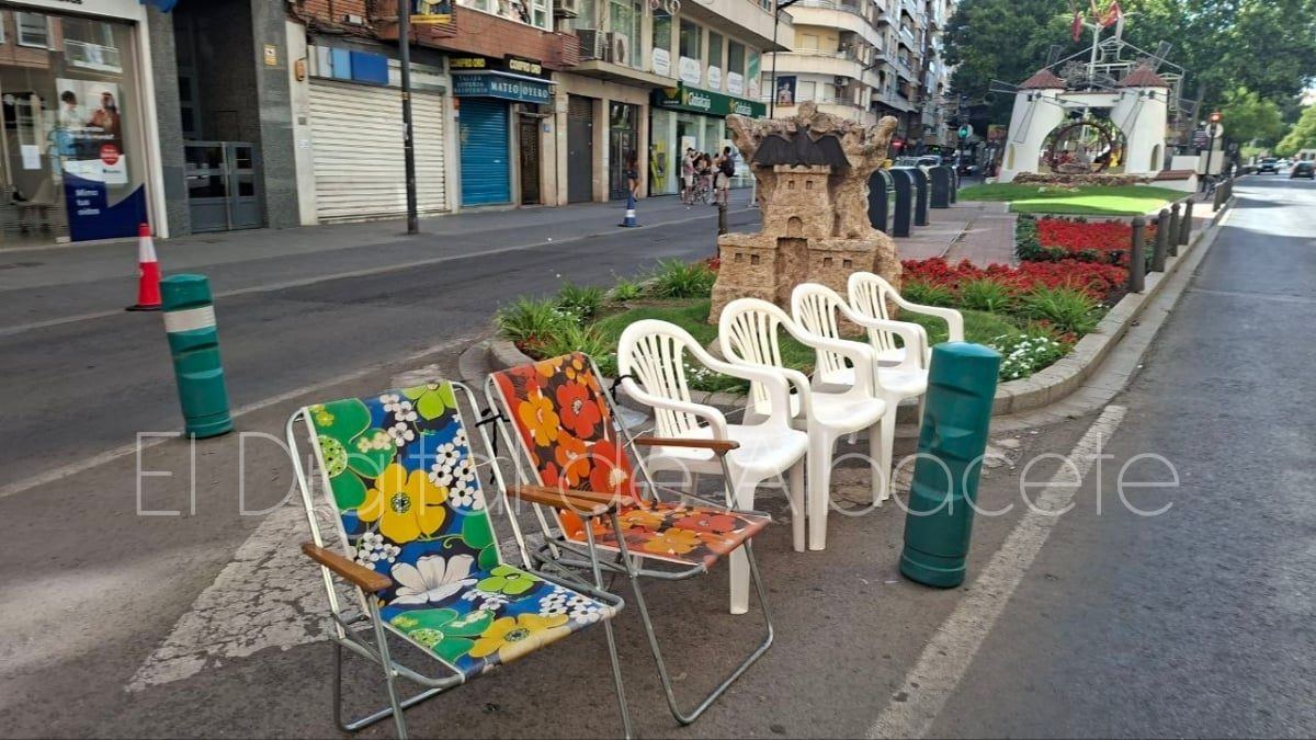 Las sillas toman las calles de Albacete: la Cabalgata de la Feria ya tiene dueño de sitio