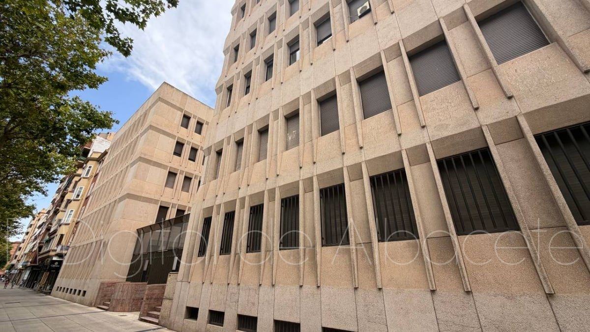 Un joven adicto a la cocaína, condenado a tres años de prisión por asaltar varios negocios de madrugada en Almansa