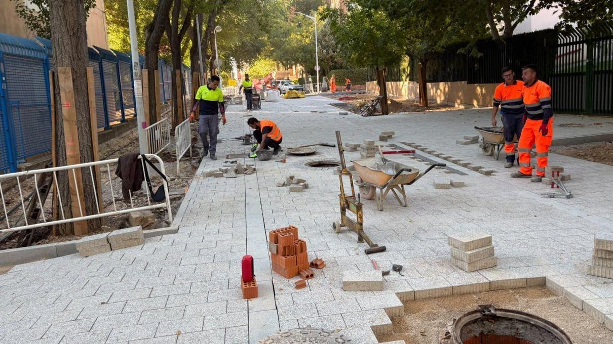 El Ayuntamiento renueva 2.600 metros cuadrados en la calle Juan Guspi del Polígono San Antón
