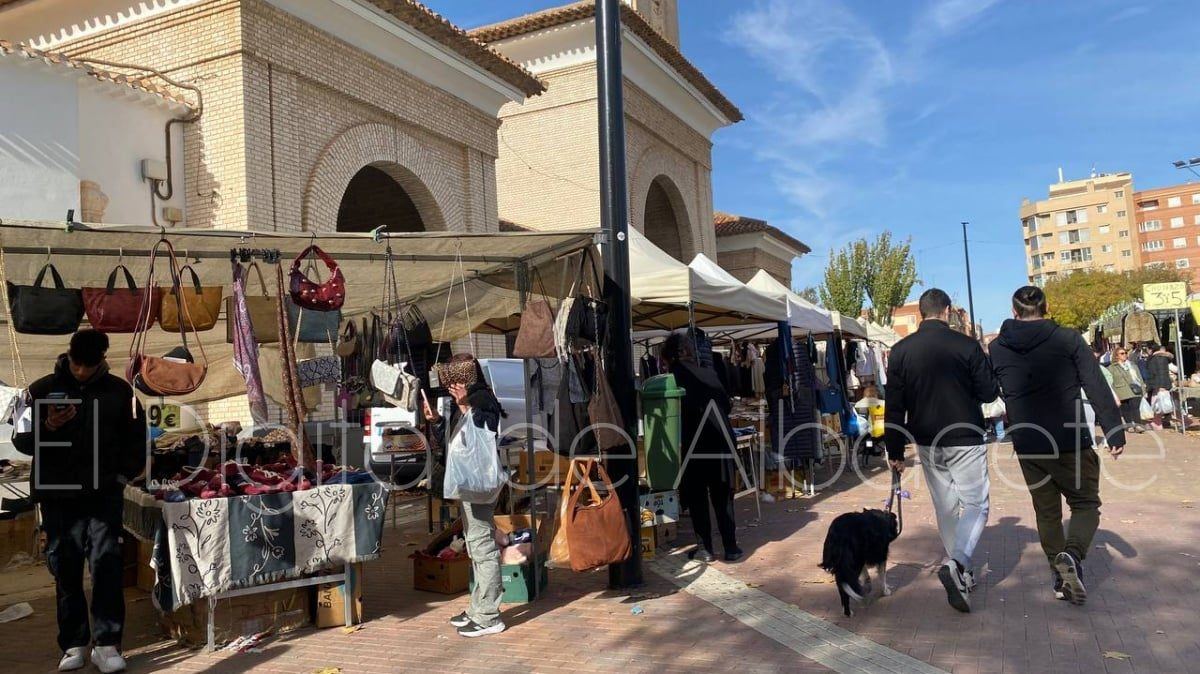 El mercadillo 'Los Invasores' aplaza su regreso al 29 de septiembre por el desmontaje de la Feria
