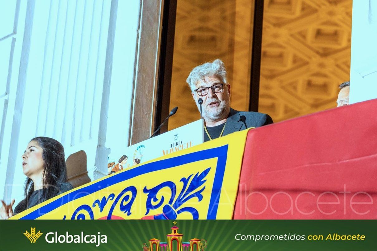 Raúl Cimas arranca las carcajadas de Albacete y saca a Parrita como sorpresa final en el pregón de la Feria 2026