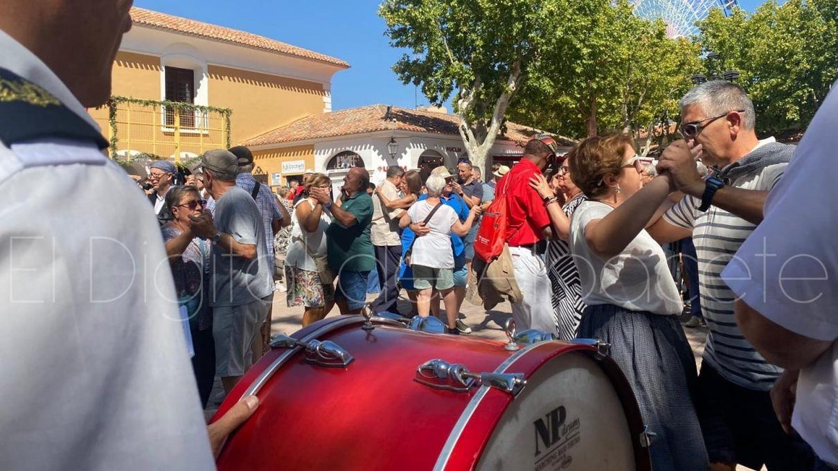 El pasodoble toma la Plaza de la Virgen de Los Llanos y convierte la Feria de Albacete en una fiesta de baile