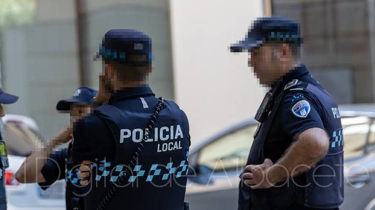 Un motorista sin puntos agrede a un policía tras un accidente en plena madrugada en Albacete
