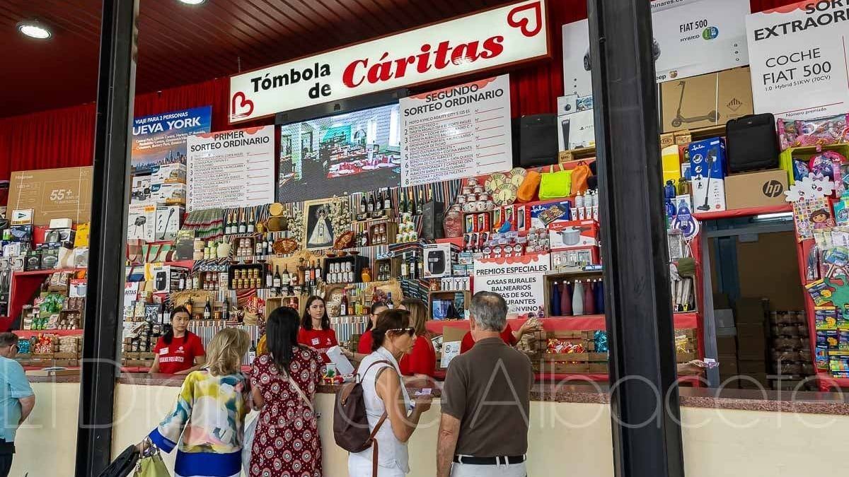 La Tómbola Solidaria de la Feria reparte premios: una moto, electrónica y mucho más entre los agraciados del segundo sorteo