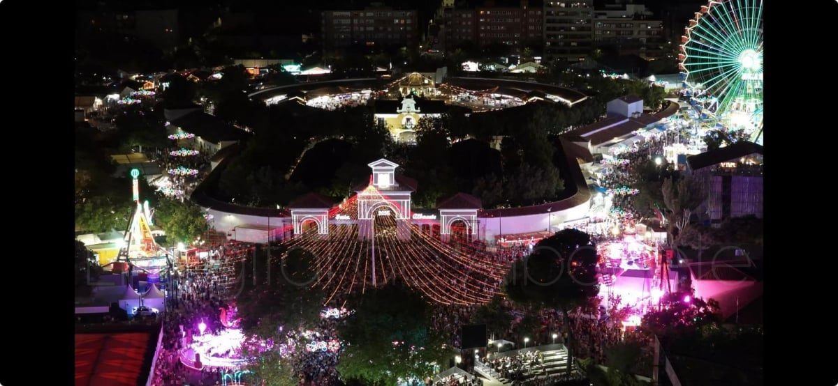 Albacete se ilumina desde las alturas: las imágenes de dron que emocionan en el arranque de la Feria