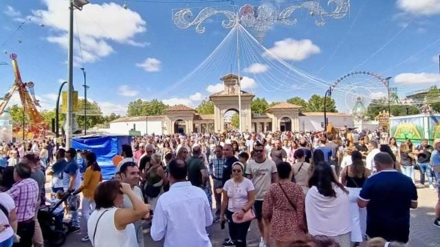 Albacete abre su Feria entre una multitudinaria concentración de apoyo a Ceuta y el pregón taurino de Enrique Ponce
