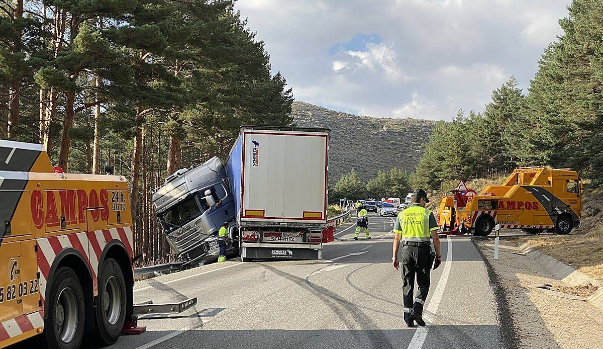 Un conductor resulta herido al arrollar varios caballos en una carretera de la Sierra de Ávila