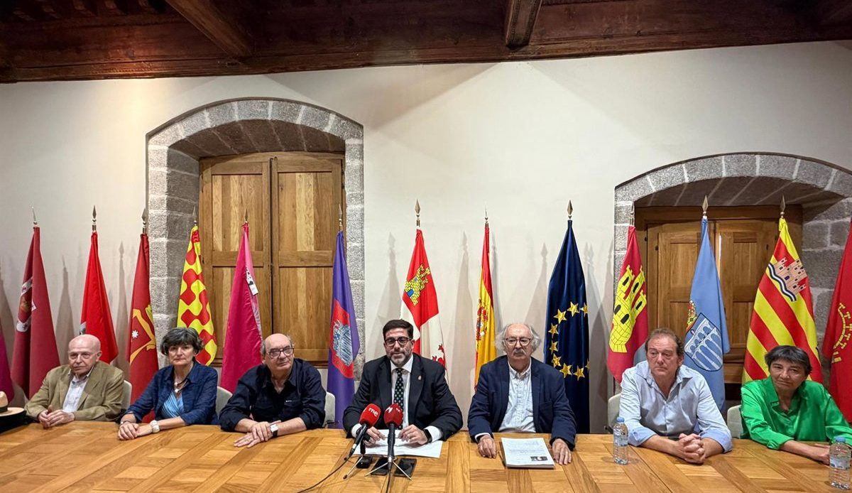 Ávila premia a la medievalista Victoria Cirlot por una vida dedicada a la mística y la cultura universal