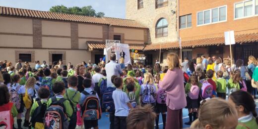 El inicio del curso escolar en Ávila deja imágenes de ilusión en las aulas y facturas cada vez más abultadas en los hogares