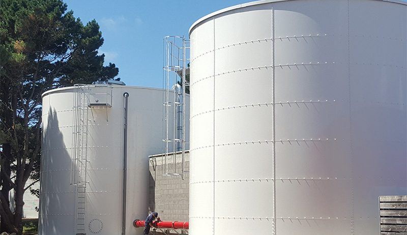 Piedralaves afronta una carrera contra el tiempo para recuperar el agua potable después del incendio