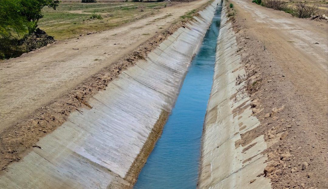 Unicaja pone su dinero en el regadío del Canal de Villadangos para beneficiar a más de 1.300 agricultores