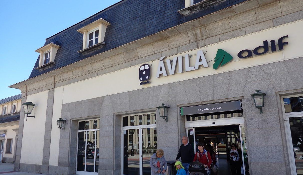 Varias empresas pujan por gestionar el aparcamiento junto a la estación de tren de Ávila