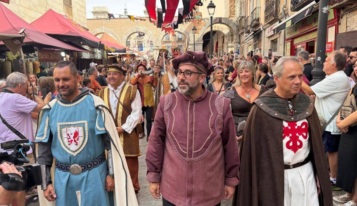 Ávila se viste de época y llena sus calles medievales en el ecuador de sus Jornadas más populares