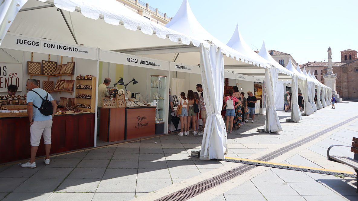 Ávila convierte su mercado en escenario vivo de cuentos, tejidos y tradición popular