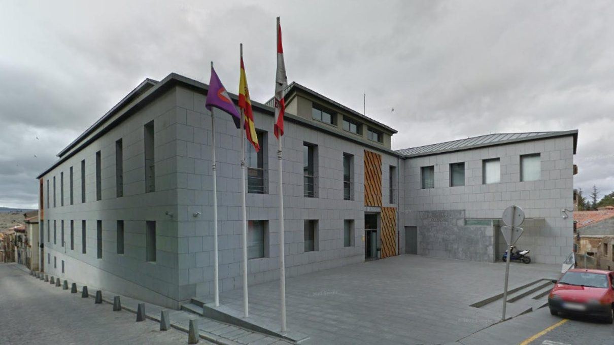 Un acusado de yihadismo se sienta en el banquillo en Ávila tras buscar armas y señalar iglesias como posibles objetivos