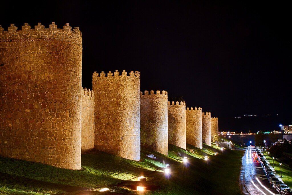 Las Noches del Patrimonio de Ávila conquistan a cinco mil visitantes enamorados de sus piedras
