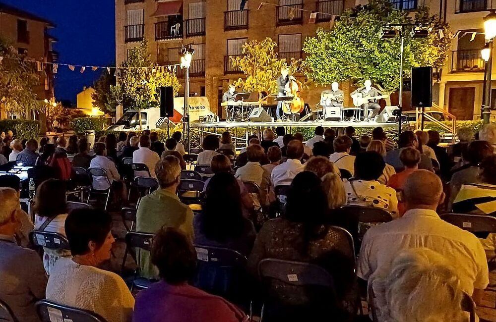La música folk pone el punto final a las Veladas de la Villa en Ávila