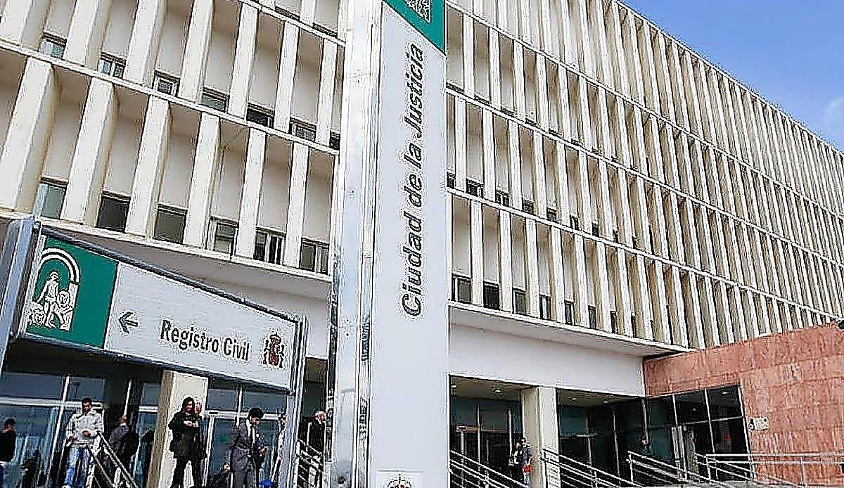 Una clínica malagueña tendrá que pagar más de 41.000 euros por ignorar la llamada de un paciente que perdió la visión tras un