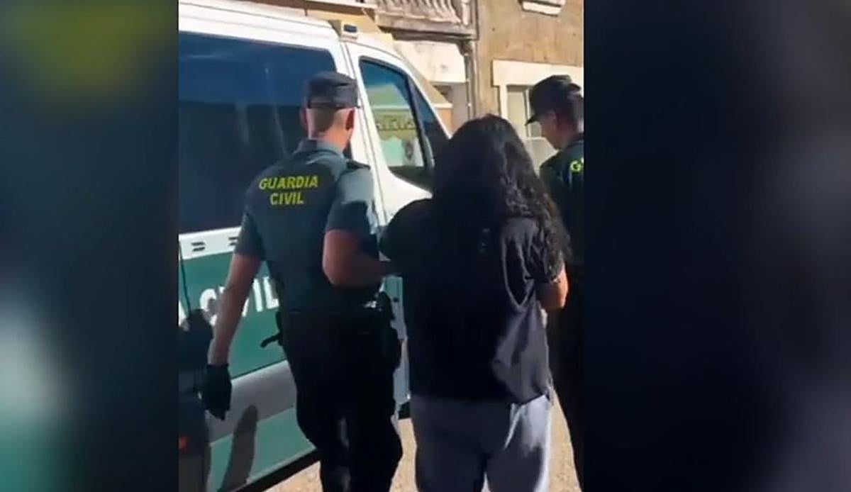 Un youtuber de videojuegos queda en libertad tras el tenso atrincheramiento con explosivos falsos en Salas de los Infantes