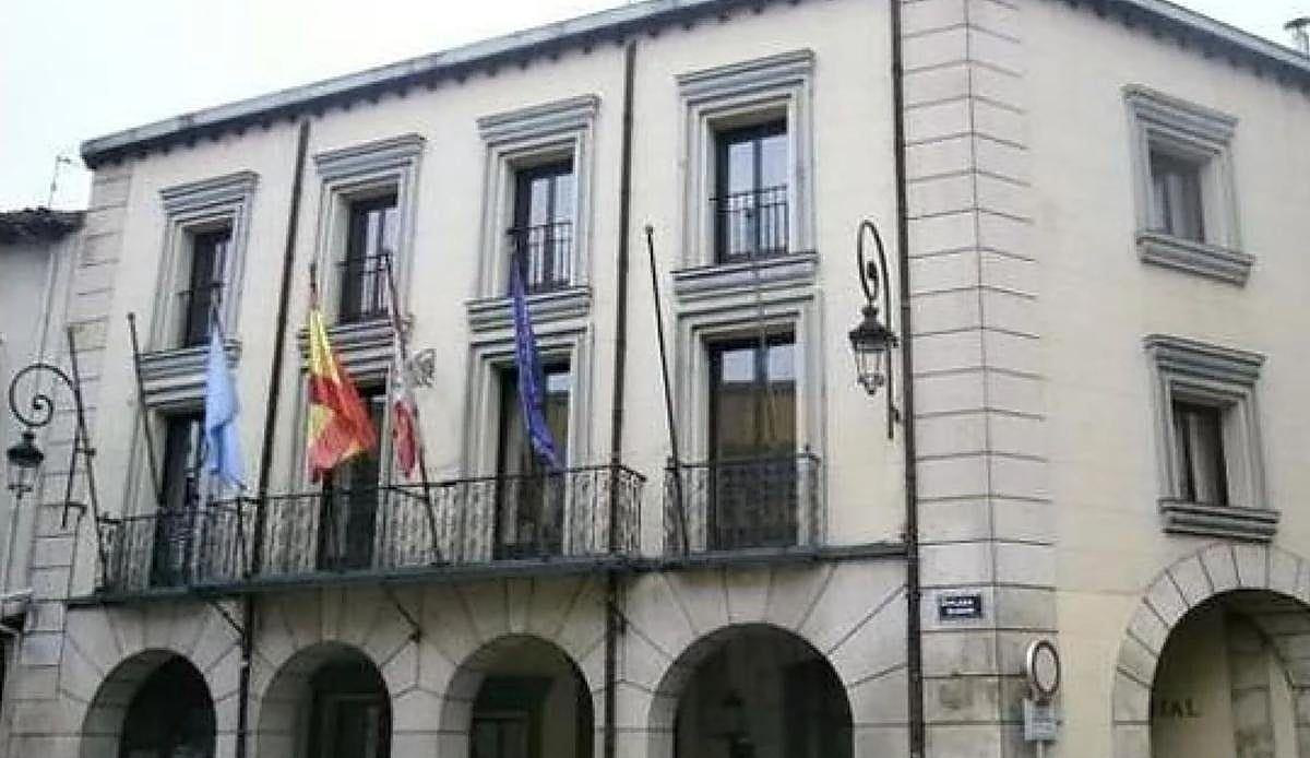 Un concejal denuncia ante la Función Pública al secretario de Aranda de Duero por manipular la valoración de su propio sueldo