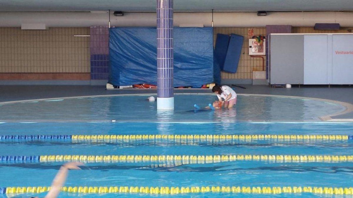 Los colegios de Aranda arrancan el curso con la polémica por el recorte en natación sin resolver