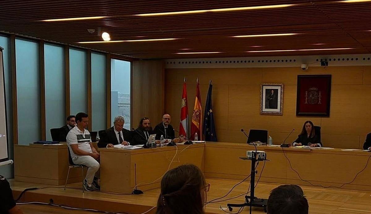 El juicio por el crimen de Aranda revela que la víctima fue acorralada en el suelo y no pudo oponer resistencia