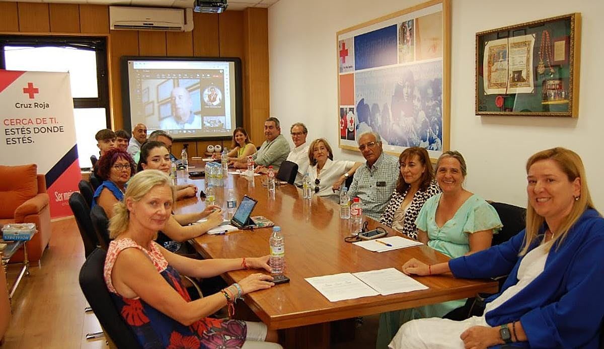 Los vecinos toman la palabra y dejan la A-11 en segundo plano en una tensa reunión comarcal