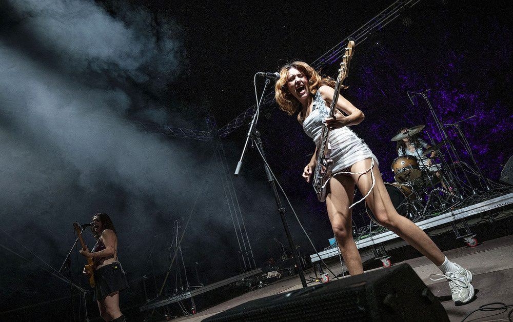 El Anfiteatro de Miranda de Ebro abre el Ebrovisión con música indie y miles de viajeros llegados de toda España
