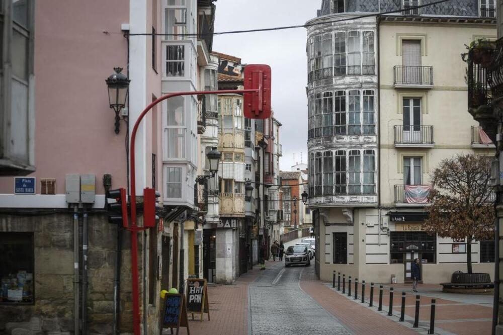 El Casco Viejo de Miranda se queda sin peatonalizar mientras vecinos y asociaciones avisan de su deterioro