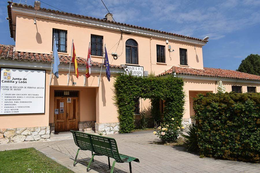 Aranda de Duero abre las puertas de la educación de adultos: ya puedes matricularte para el nuevo curso