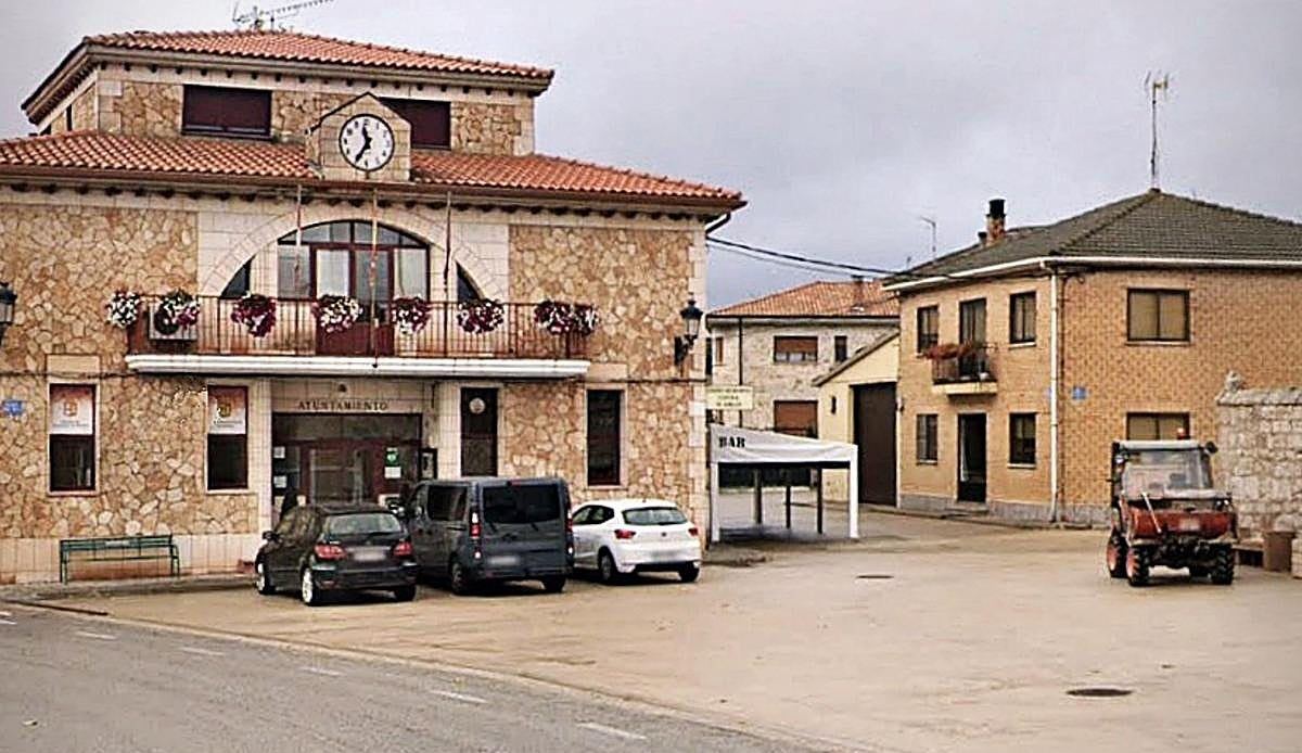 Una turba de jóvenes foráneos agrede brutalmente a un vecino de Albillos durante las fiestas y obliga a suspender la sesión d