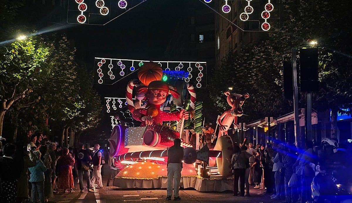 Miranda de Ebro vive su día grande con un desfile de carrozas que devuelve la magia a las fiestas de Altamira