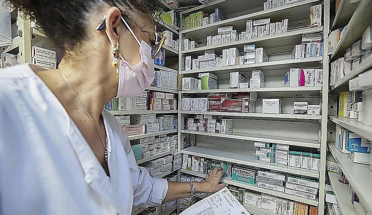 La Diputación de Burgos reparte 100.000 euros entre 47 farmacias rurales para que los pueblos no pierdan su botica