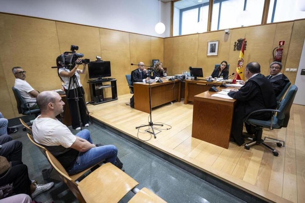 El acusado del criadero de perros de Melgar se sienta ante el juez tras ser extraditado de Venezuela