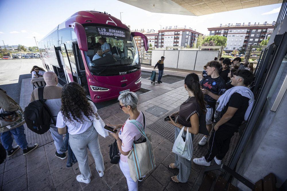 El autobús entre Miranda de Ebro y Vitoria bate récords: en seis meses ya mueve casi tantos viajeros como en todo un año ante