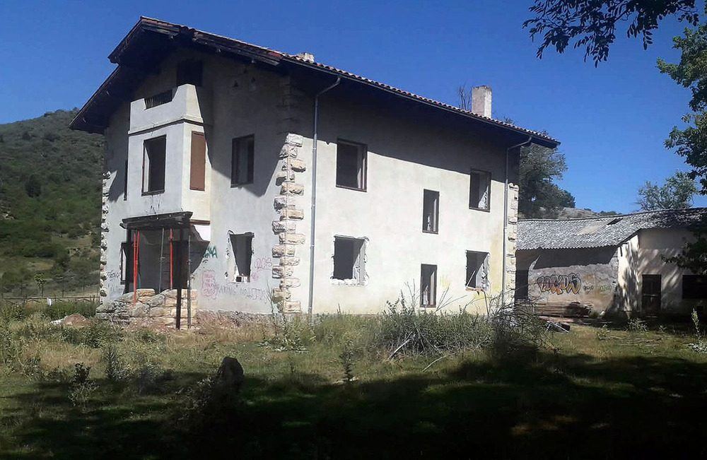 Una casa forestal abandonada en la Sierra de la Demanda renacerá como refugio para cicloturistas