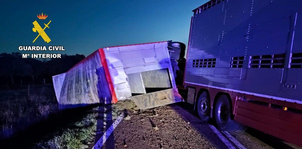 Un coche se sale de la carretera en Salvatierra de Santiago y deja dos jóvenes heridos