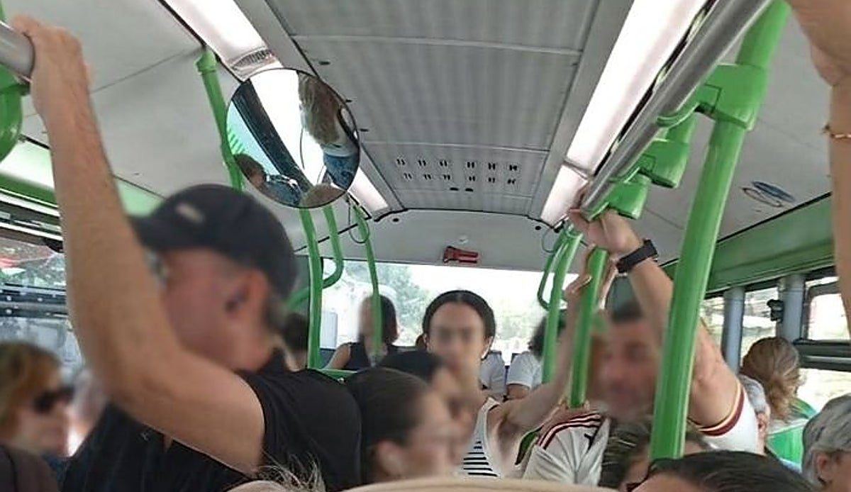 El barrio de Montesol exige un cambio urgente en el autobús urbano tras dejar a un centenar de vecinos sin poder subir en hor