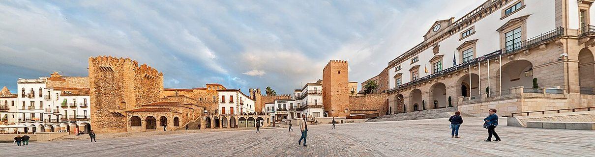 Cáceres alivia la carga fiscal a sus empresas con una nueva rebaja del IBI y del impuesto de vehículos