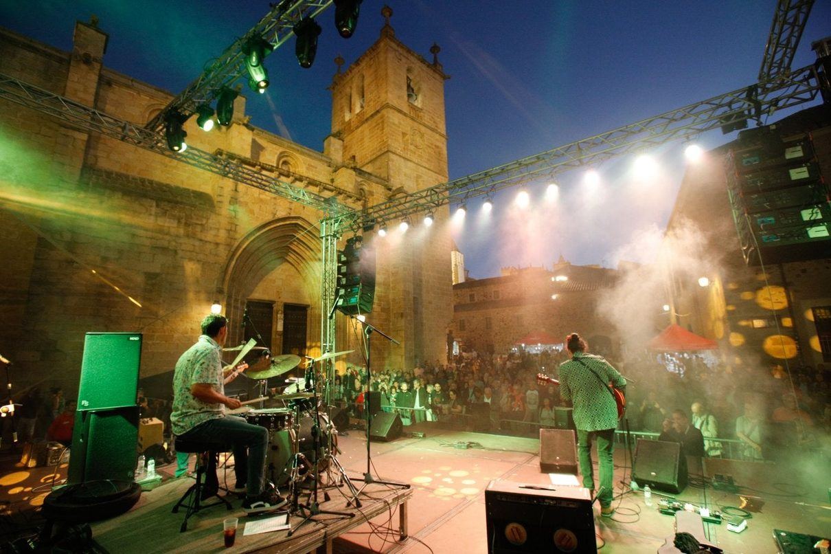 El casco histórico de Cáceres vuelve a vibrar con nueve bandas de blues para su decimoquinta edición