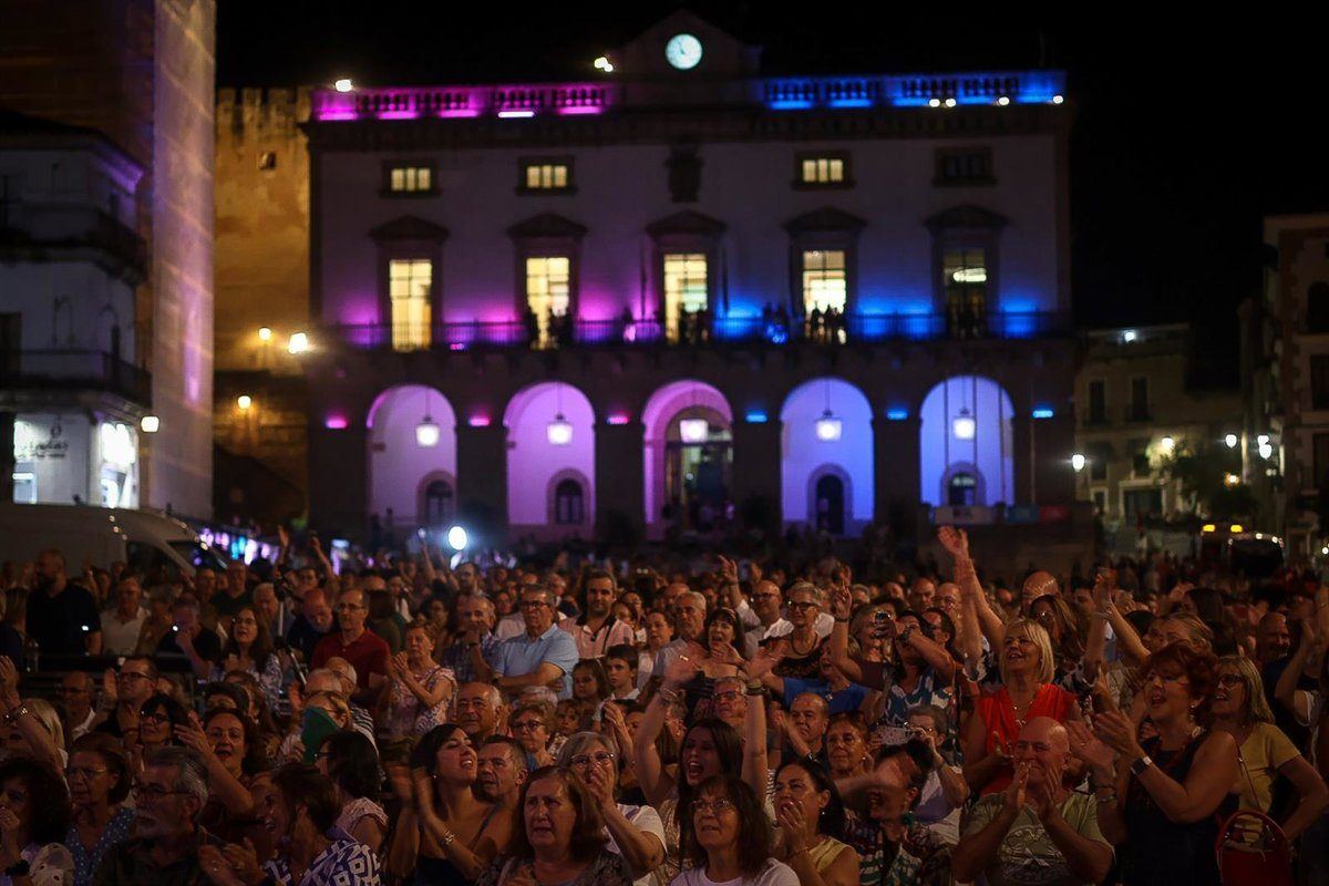 Cáceres llena sus calles y monumentos con más de 50.000 personas en una edición histórica de las Noches del Patrimonio