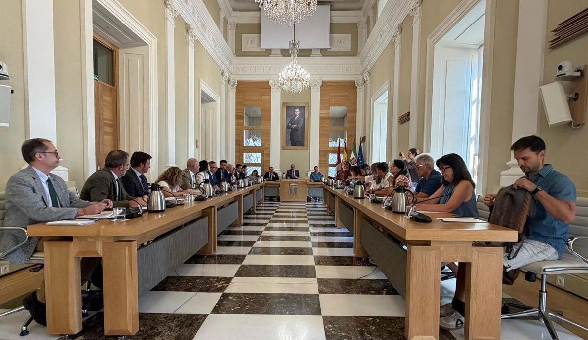 Cáceres abarata el IBI y el impuesto del coche a partir de 2027 con un ahorro medio de 30 euros por familia