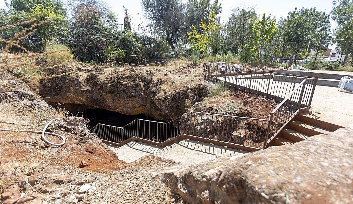 La cueva del Conejar abre al público en Cáceres con la vista puesta en convertirse en aula para estudiantes