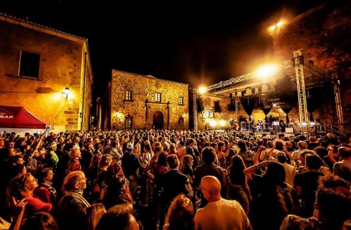 Cáceres se rinde al blues durante cuatro noches con nueve conciertos gratuitos en el corazón de su casco histórico