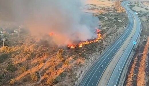 El fuego que alarmó a Navalmoral de la Mata queda controlado tras horas de intensa lucha contra las llamas