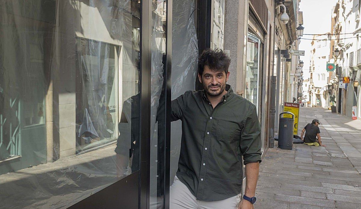 Calle Pintores se reinventa: bares y tapas ocupan los huecos que dejó el comercio de toda la vida