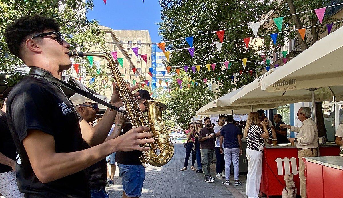 Cáceres se vuelca con la feria de San Miguel: los bares podrán convertir sus terrazas en barras callejeras